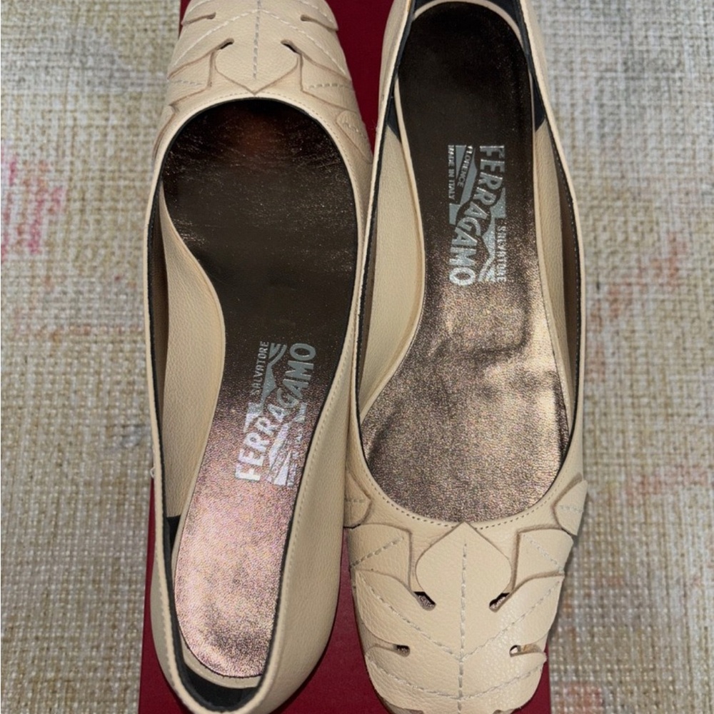 Salvatore Ferragamo Women's Beige Leather Loafers
